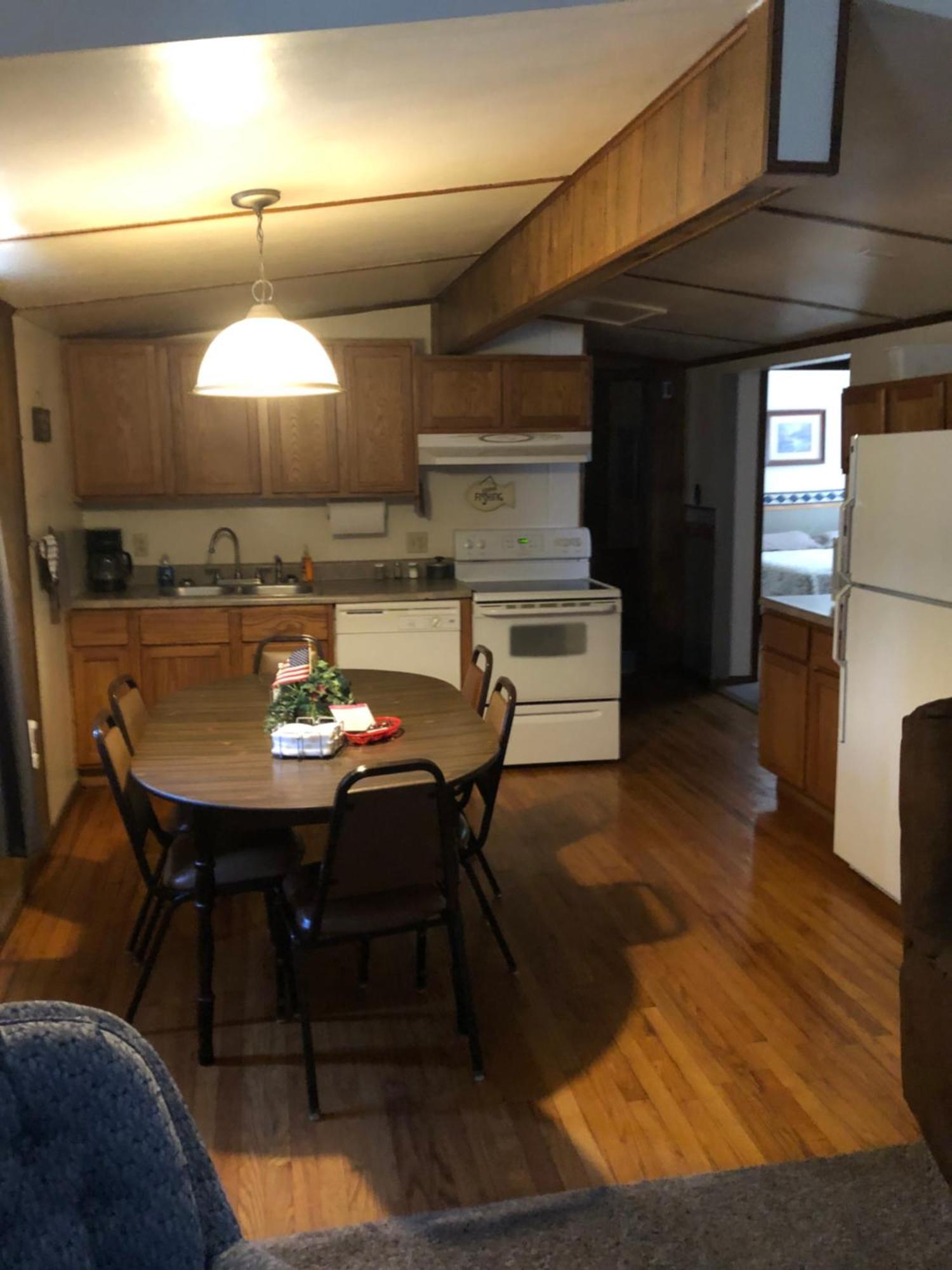 Kentucky Lake Hickory Hill Resort Benton Room photo